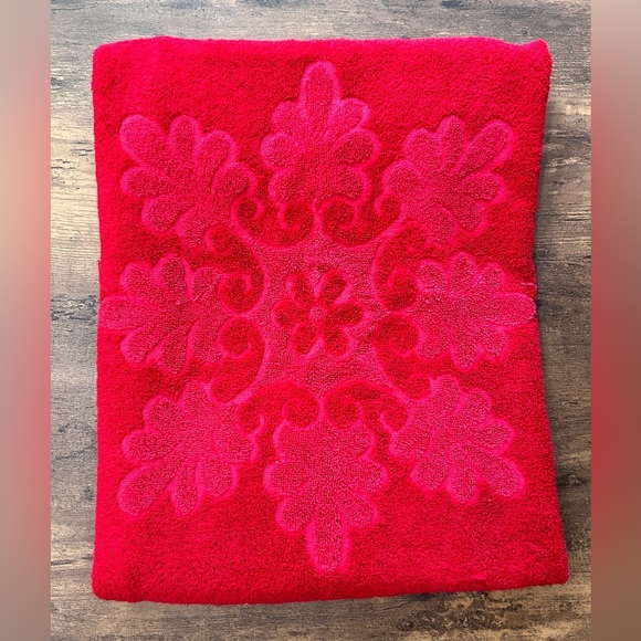 Vintage 60s 70s Cotton Bath Towel Raised Floral Medallion Pattern – 23.5” x 40” - Picture 1 of 7